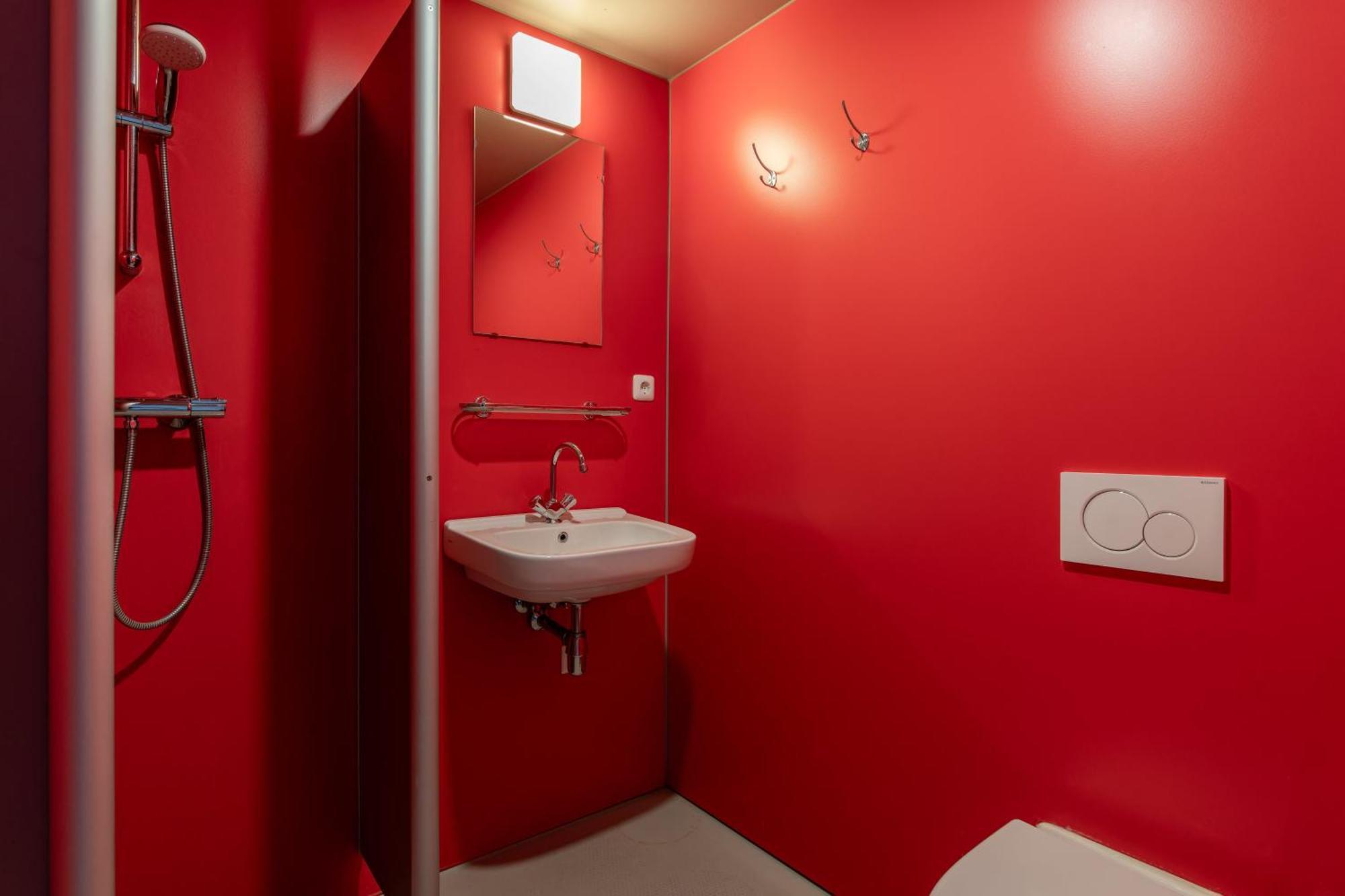 Stayokay - Blue Collar Hotel 3*
